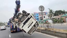 ঈদের পথে মাইক্রোবাসে বিস্ফোরণ, প্রাণ গেল তিনজন