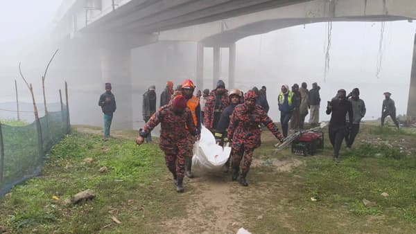 শৈলকুপায় কুয়াশায় নিয়ন্ত্রণ হারিয়ে ট্রাক নদীতে, নিহত দুই