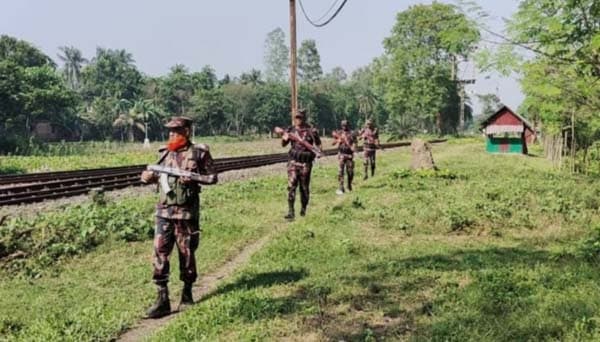 ভারতে তেল পাচার রোধে হিলি সীমান্তে বিজিবির সতর্কতা