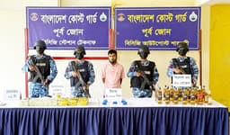 টেকনাফে ১৪ কেজি আইস, মদসহ দুটি বোট জব্দ