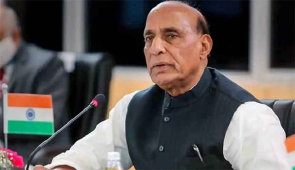 ড. ইউনূসকে সংযত থাকার আহ্বান ভারতের প্রতিরক্ষামন্ত্রীর