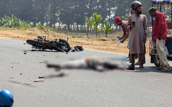 মেরিন ড্রাইভে ট্যুরিস্ট বাস ও বাইকের সংঘর্ষ: নিহত-১, আহত ১