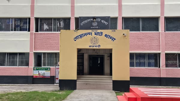 প্রেমের ফাঁদে কিশোরী, গোয়ালন্দে দলবদ্ধ ধর্ষণের অভিযোগে তরুণ আটক 