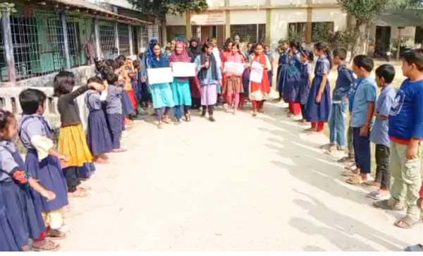 পাঁচবিবিতে স্কুলবাগানের ফুল ও ফলের গাছ নষ্ট করায় শিক্ষার্থীদের বিক্ষোভ