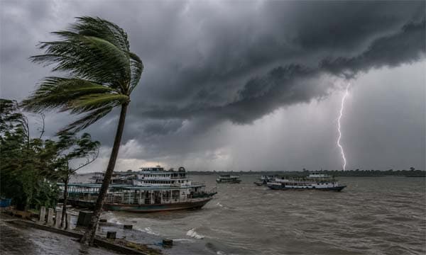 নদীবন্দরে সতর্ক সংকেত, দশ জেলায় ঝড়বৃষ্টির সম্ভাবনা