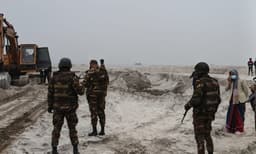 দৌলতদিয়ায় বালু উত্তোলন ও বিক্রি বন্ধে প্রশাসন-সেনাবাহিনীর অভিযান