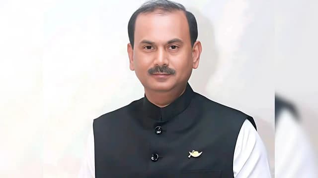 সিরাজগঞ্জে ছাত্র-জনতার মিছিলে হামলার মামলায় সাবেক এমপি আজিজের তিন দিনের রিমান্ড
