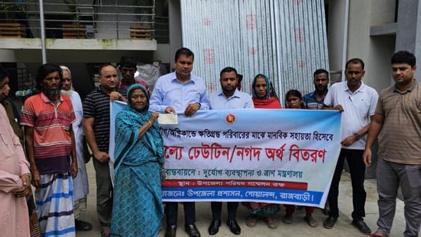 গোয়ালন্দে প্রাকৃতিক দুর্যোগে ক্ষতিগ্রস্ত ৭৬ পরিবারে স্বস্তির বার্তা