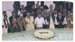 দীর্ঘ নির্বাসন শেষে বাবার কবরে তারেক রহমানের আবেগঘন শ্রদ্ধা