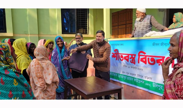 কনকনে শীতে ডা. আব্দুর রহমান ফাউন্ডেশনের উদ্যোগে শীতবস্ত্র বিতরণ