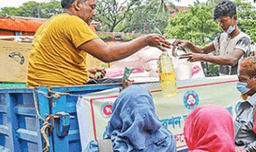 ট্রাকে ভর্তুকি মূল্যে তেল, চিনি ও ডাল বিক্রি শুরু, সাধারণ ভোক্তাও পাচ্ছেন সুবিধা