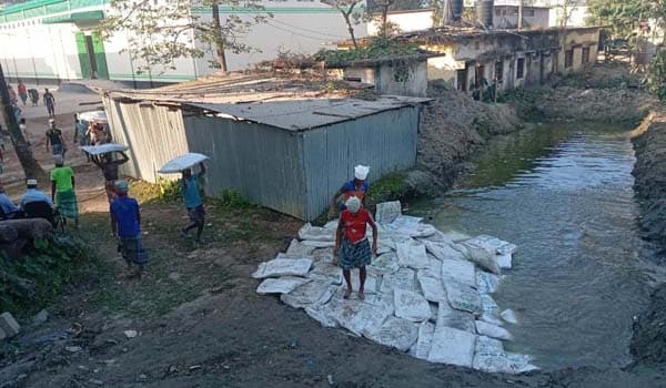 বরিশালে ঘূর্ণিঝড় রেমালে নষ্ট ২৭২ টন সার ১৮ মাস পর মাটি চাপা