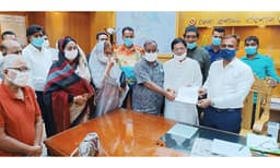 বরিশালে ছয়লেন মহাসড়ক ও সেতু নির্মাণের দাবিতে বিক্ষোভ, স্মারকলিপি প্রদান