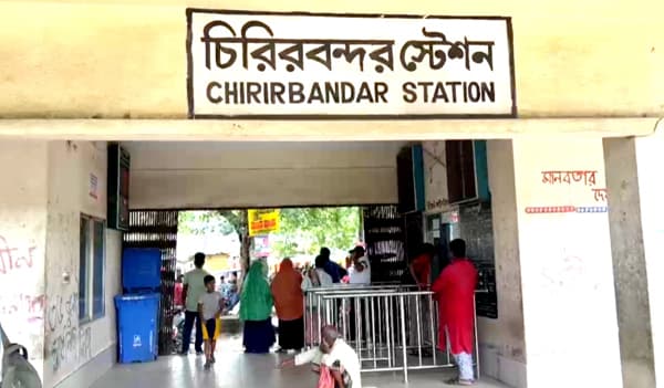 চিরিরবন্দরে দ্বিখণ্ডিত দেহ! রেললাইনে আত্মঘাতী ঝাঁপ