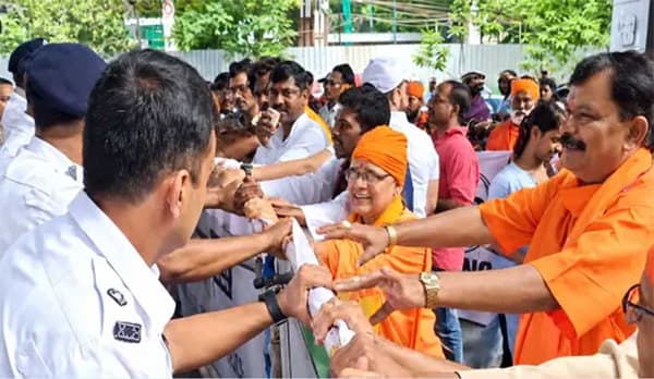 কলকাতায় বাংলাদেশ মিশন ঘেরাও করার চেষ্টা