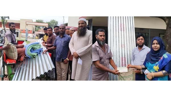 ধামইরহাটে অগ্নিকান্ডে ক্ষতিগ্রস্থ পরিবারকে সহায়তা