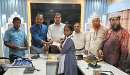 গোয়ালন্দে মেধাবী শিক্ষার্থীরা পেল শিক্ষা অনুদান