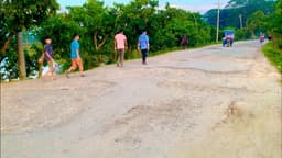 আজমিরীগঞ্জে ধ্বংসপ্রাপ্ত সড়কে প্রতিদিন চলছে মৃত্যুঝুঁকির যাত্রা