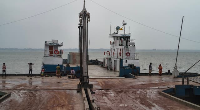 ঈদের আগেই ফাঁকা দৌলতদিয়া ঘাট, নেই যাত্রী চাপ