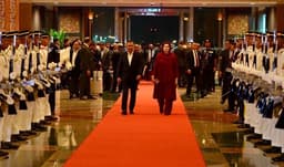 মালয়েশিয়ায় লাল গালিচা সংবর্ধনায় প্রধানমন্ত্রী