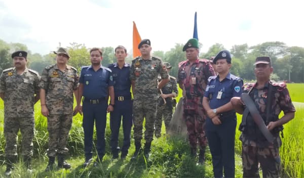 ১৫ ঘণ্টা পর বিএসএফের কাছ থেকে ফিরলেন দুই বাংলাদেশি পুলিশ সদস্য