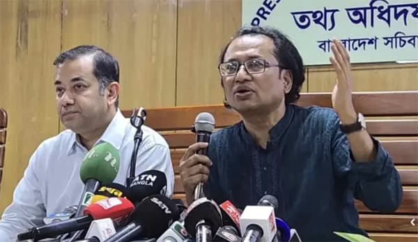 ভাড়া বাড়লেও সবার ক্ষতি কমাতে চায় সরকার: উপদেষ্টা ডা. জাহেদ