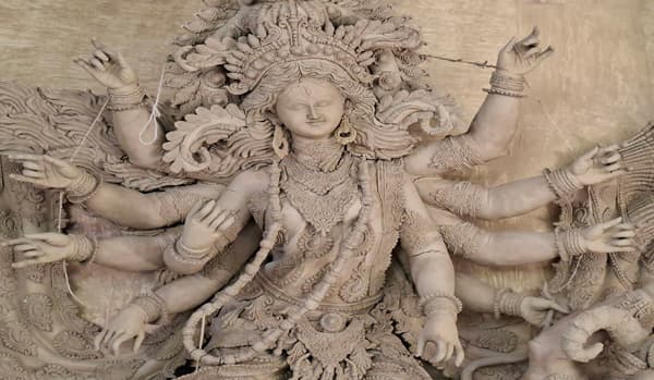 মাটির কাজ শেষ, রঙের অপেক্ষায় হাকিমপুরের প্রতিমা