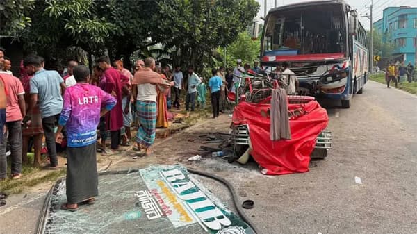 ময়মনসিংহে বাসের চাপায় শিশুসহ অটোরিকশার সাত আরোহী নিহত