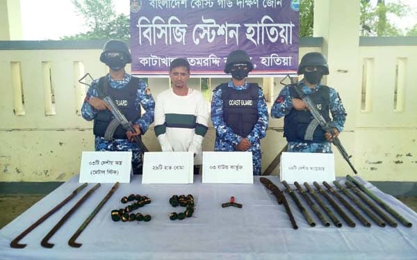 কোস্টগার্ডের অভিযান: নোয়াখালীতে আগ্নেয়াস্ত্রসহ বিএনপি নেতা আটক