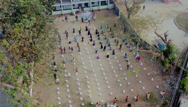 কমলগঞ্জে একতা সমাজকলাণ পরিষদের ইফতার সামগ্রী বিতরণ