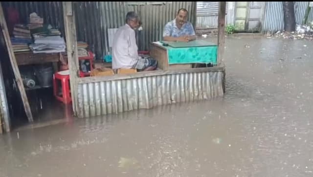 টানা বৃষ্টিতে নোয়াখালী শহরে জলাবদ্ধতা, ভোগান্তিতে জনজীবন