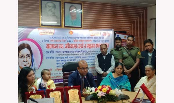 বালিয়াডাঙ্গীতে তথ্য বাতায়ন থেকে সরানো হয়নি হাসিনার ছবি