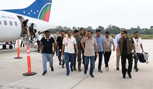 প্রথম সরকারি সফরে যশোর পৌঁছেছেন প্রধানমন্ত্রী 