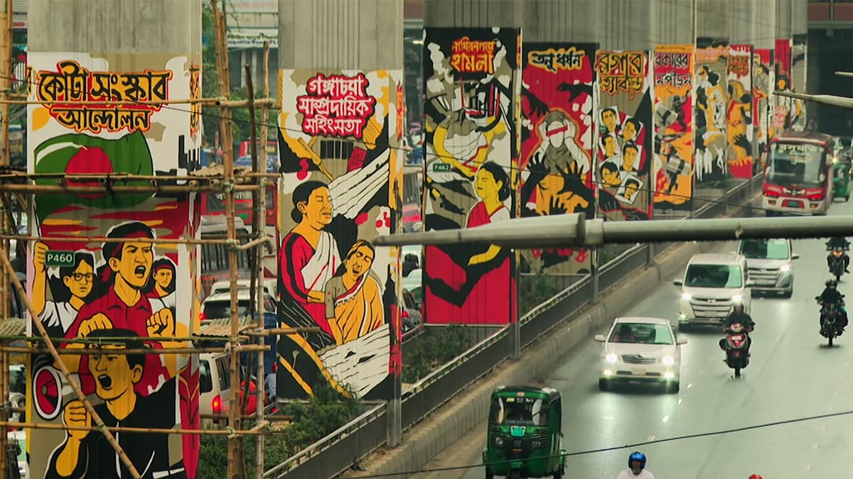 মেট্রোরেল পিলারে গ্রাফিতিতে শেখ হাসিনা শাসনের প্রতিচ্ছবি, ফিরে দেখা ‘ফ্যাসিস্ট রেজিম’