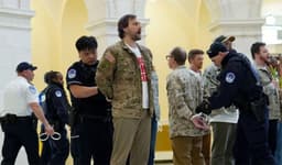 নতুন যুদ্ধ নয়, শান্তি চায় মার্কিন সাবেক সেনারা, বিক্ষোভ