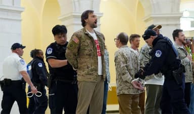 নতুন যুদ্ধ নয়, শান্তি চায় মার্কিন সাবেক সেনারা, বিক্ষোভ