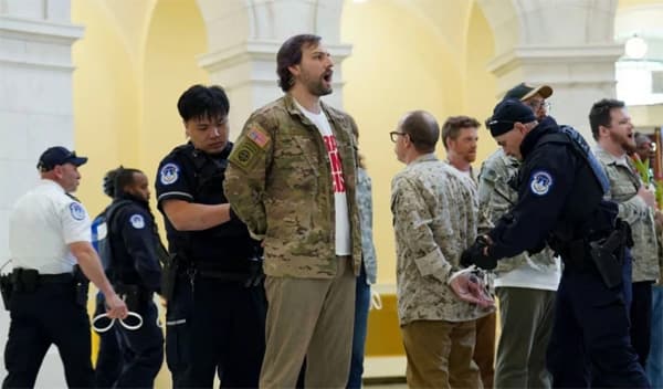 নতুন যুদ্ধ নয়, শান্তি চায় মার্কিন সাবেক সেনারা, বিক্ষোভ