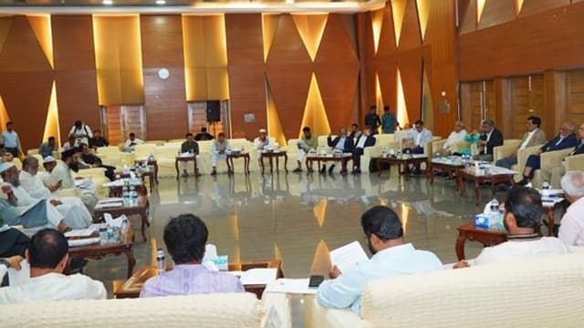 প্রধানমন্ত্রী পদে দলীয় প্রধান নয়: কমিশনের চূড়ান্ত বার্তা