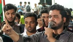 রাজশাহীতে ছাত্রদল-শিবির সংঘর্ষ, পাল্টাপাল্টি হুমকিতে বাড়ছে উত্তেজনা