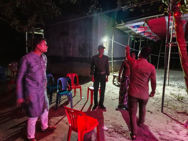 গভীর রাতেও পূজা মন্ডপে ইউএনও নাহিদুর রহমানের পরিদর্শন