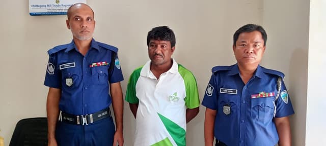 পানছড়িতে বেড়াতে এসে আটক আওয়ামী মটর চালক লীগ নেতা
