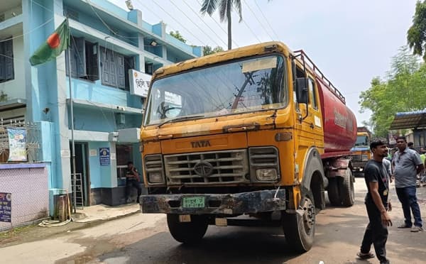 টানা পাঁচ দিন বন্ধের পর হিলি বন্দর দিয়ে আমদানি-রফতানি শুরু 