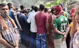 সিরাজগঞ্জে মাটি বোঝাই ট্রাকের ধাক্কায় শিক্ষিকা নিহত