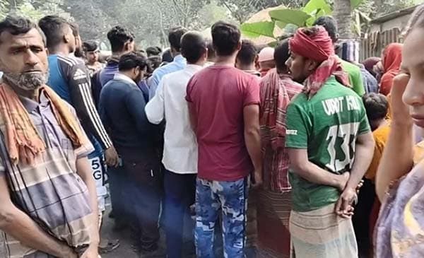 সিরাজগঞ্জে মাটি বোঝাই ট্রাকের ধাক্কায় শিক্ষিকা নিহত