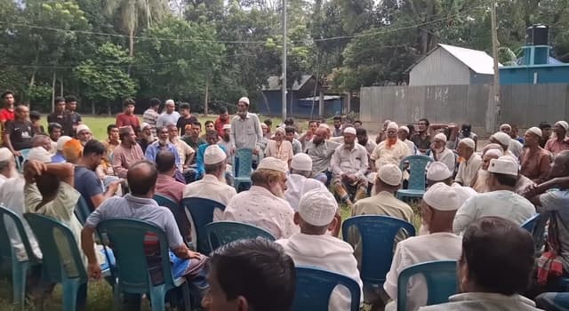মাদারীপুরে চুরি-ডাকাতি ও ছিনতাই প্রতিরোধে গ্রামবাসীর রাতজাগা পাহারা