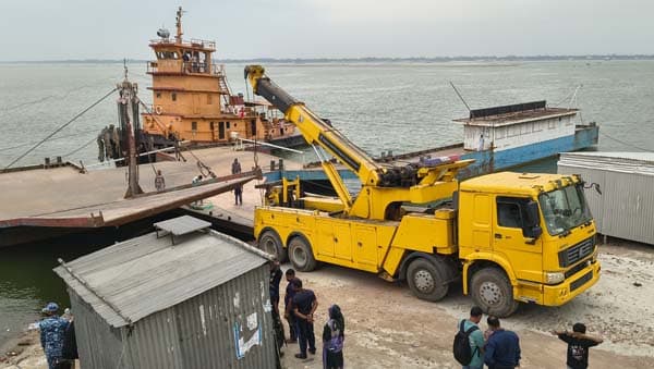 সরানো হয়েছে পন্টুন : দৌলতদিয়ায় চলছে চতুর্থ দিনের উদ্ধার অভিযান