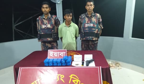 টেকনাফ সীমান্তে বিজিবির অভিযানে বিপুল ইয়াবা ও বিদেশী অস্ত্র উদ্ধার