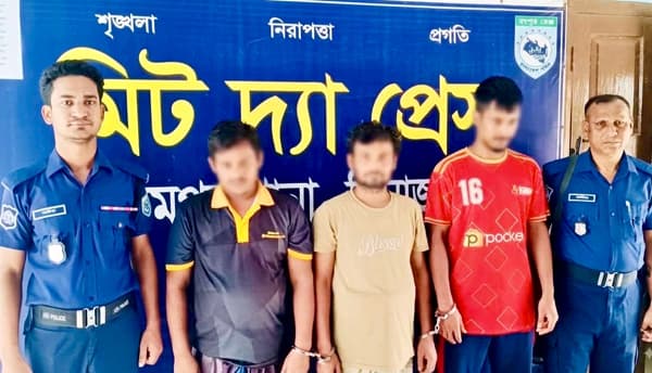 হিলিতে নিষিদ্ধ ছাত্রলীগ নেতাসহ দুই মাদক কারবারি গ্রেফতার