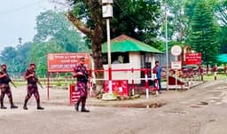হিলি স্থলবন্দরে আজ থেকে অনির্দিষ্টকালের পণ্য আমদানি-রফতানি বন্ধ