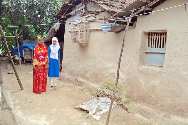 গ্রেফতার আতঙ্কে পুরুষশূন্য গোয়ালবাড়ি, বাড়িছাড়া শিক্ষার্থীরাও